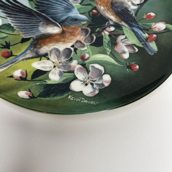 THE BLUEBIRD by Kevin Daniel-Knowles Collector's Plate 1986 - Picture 3 of 5